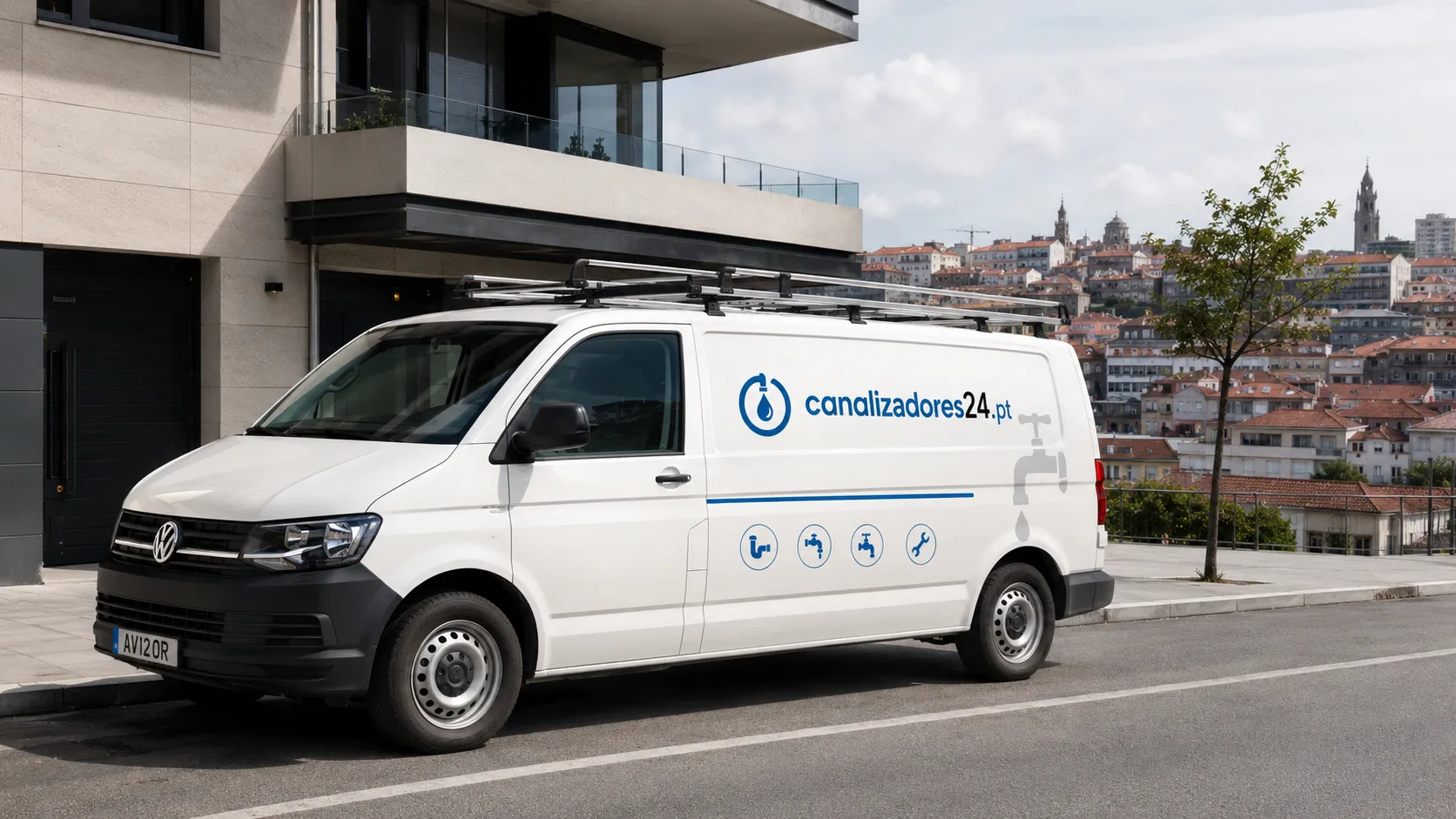 Carrinha de assistência canalizadores24.pt no Porto